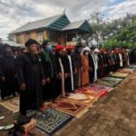 RATUSAN JEMAAH AN-NADZIR LAKUKAN SHALAT IDULFITRI LEBIH AWAL