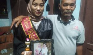 Kisah Inspiratif VINA, anak pedagang Angkringan yang sukses menjadi Sarjana Akutansi di Universitas Widya Dharma – Klaten