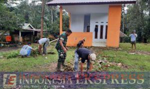 Jelang Kunjungan Supervisi Ketua Tim Penggerak PKK Kabupaten Gowa, Babinsa Koramil 1409-07/TB Gelar Karya Bhakti