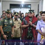 Pangdam XIV/Hsn Bersama Forkopimda Sulawesi Selatan Sambut Kedatangan Panglima TNI di Kota Daeng