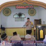 Jumat Curhat, Kapolres Konawe Sambangi Masjid As-Sajadah dan Serahkan Al-Qur’an