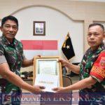 Danrem 143/HO Brigjen TNI Ayub Akbar Beri Penghargaan Kepada Babinsa Gagalkan Peredaran Sabu