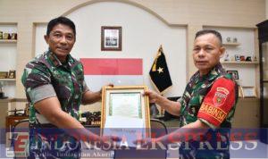 Danrem 143/HO Brigjen TNI Ayub Akbar Beri Penghargaan Kepada Babinsa Gagalkan Peredaran Sabu