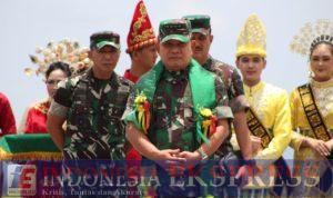 Tinjau Lokasi Pembangunan Skuadron Penerbad, Kasad Bersama Rombongan Disambut Pangdam XIV/Hsn dan Forkopimda Sultra