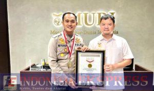 Museum Rekor Dunia Indonesia ( MURI ) Ganjar Penghargaan Kapolres Soppeng AKBP Muhammad Yusuf Usman