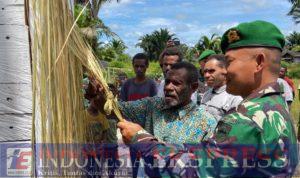 Satgas Yonif 125/SMB Bangun Menara Lonceng Pertama di Distrik Korowai Buluanop