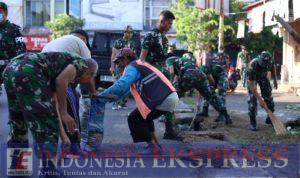 Peduli Lingkungan, Personel Ajendam XIV/Hasanuddin Laksanakan Karya Bhakti Pembersihan di Pasar Daya