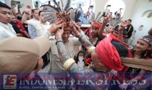 Momen Prabowo Serukan Teriakan Perang Khas Dayak