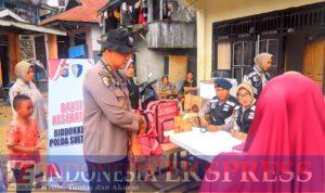 Tim Dokkes Polda Sultra Gelar Baksos Kesehatan dan Pembagian Takjil untuk Korban Banjir di Lorong Lasolo