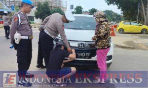 Kasatgas Gakkum Polda Sultra Gelar Operasi Keselamatan Anoa 2024 di Jalan M. Jasin Kendari