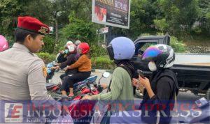 Giat Pembagian Takjil Satker Ditkrimum Polda Sultra: Wujud Humanis Kepolisian Mendekatkan Diri kepada Masyarakat