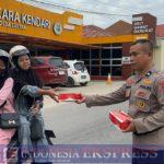 Aksi Peduli Tiga Satker Polda Sultra Bagikan Ratusan Takjil Buka Puasa