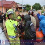 Tim Polda Sulsel dan BPBD Kabupaten Luwu Salurkan Bantuan untuk Korban Banjir