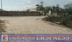 Abaikan UU No.38/2004, Jalan Nasional Moramo Bebas di Lalui Penambang, APH dan Pemerintah Tutup Mata