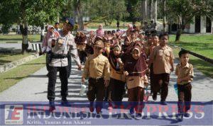 Terima Kunjungan Anak SD Insan Mandiri Kendari, Brimob Sultra Kenalkan Tugas Pokok Korps Brimob Polri