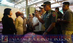 Irdam XIV/Hsn Bersama Forkopimda Sulsel Pastikan Ketersediaan Bawang Putih di Pasar Tradisional Makassar