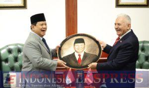 Menhan Prabowo Terima Kunjungan Mantan PM Turki di Kemhan