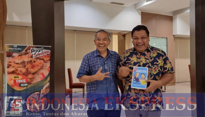 Pakar Komunikasi dan Motivator Nasional Dr Aqua Dwipayana Penuhi Undangan Mendadak dari General Manager Hotel Santika Palu