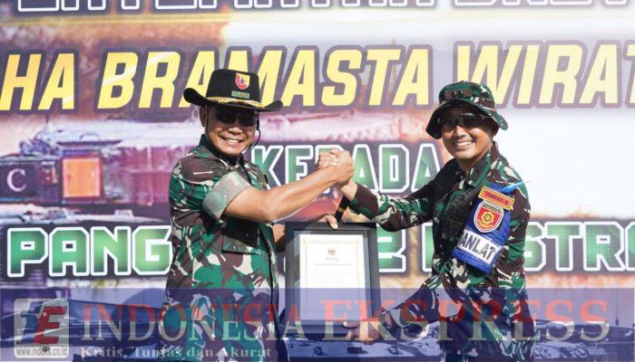 Pangdivif 2 Kostrad Melaksanakan Peninjauan Latihan UST Tk. Peleton Yonkav 8/NSW