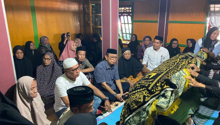 Haji Suwardi Hadir dan Mengucapkan Duka Mendalam Untuk Almarhum Ambo Hase