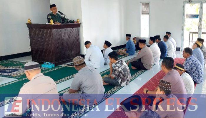 Khatib dan Imam di Masjid Ar-Rahman Polsek Lalabata, Ini Pesan Kapten Inf Irfan Nasir