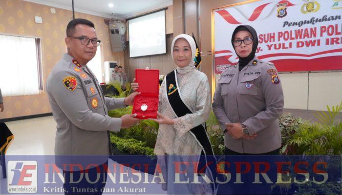 Ny. Yuli Dwi Irianto Dikukuhkan Menjadi Ibu Asuh Polwan Polda Sultra