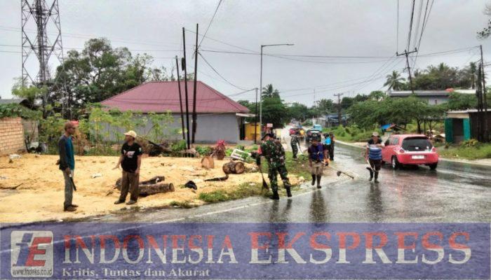 Bersama Warga Binaan Anggota Koramil Poasia Kodim 1417/Kendari Lakukan Karya Bakti