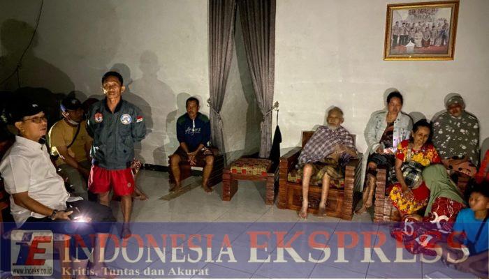 Ini Komitmen H. Suwardi Saat Menemui Korban Kebakaran di Sumber Jati Pada Tengah Malam