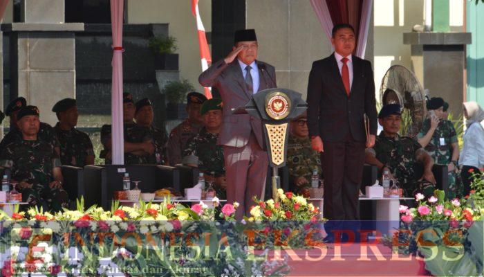 Wamenhan M. Herindra Tetapkan 1.145 Anggota Komcad Matra Darat TA. 2024