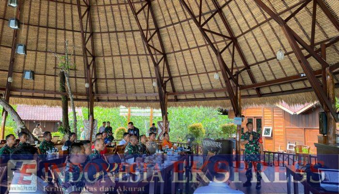 Dandim 1805/Raja Ampat Paparkan Hasil Capaian Pelaksanaan Program TMMD Ke-122 Kepada Kasdam XVIII/Kasuari