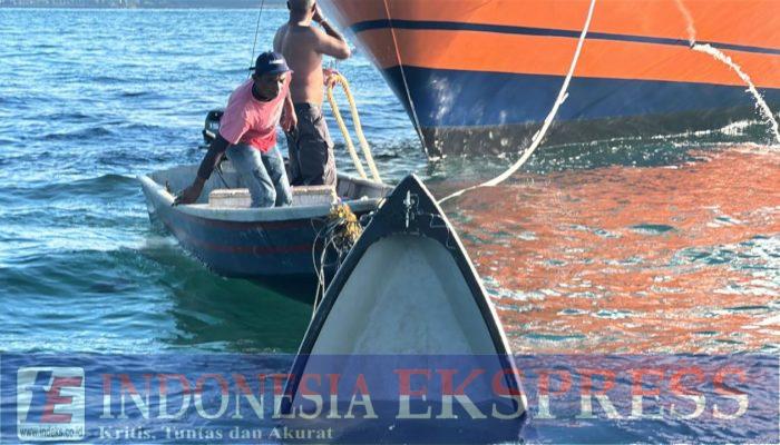 Bakamla RI Evakuasi 3 Nelayan Yang Tenggelam di Perairan Batam