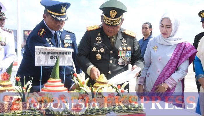 Danrem 143/HO/Pimpin Upacara Puncak Peringatan HUT TNI Ke-79 Di Provinsi Sultra