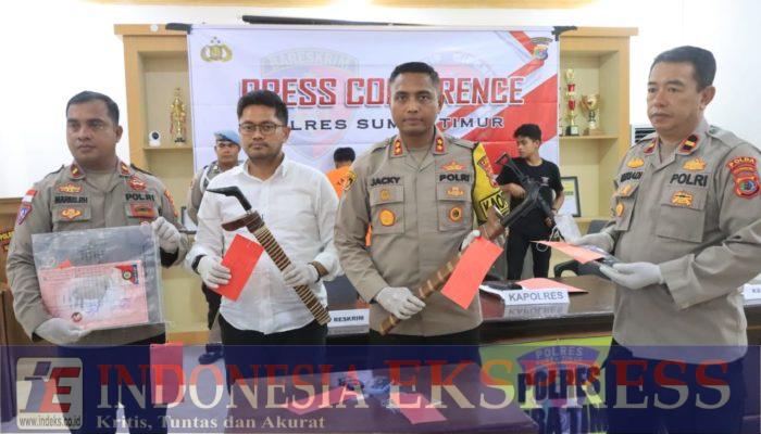 Konferensi Pers Kasus Pencurian Polres Sumba Timur: 2 Tersangka Ditangkap, 4 Buron