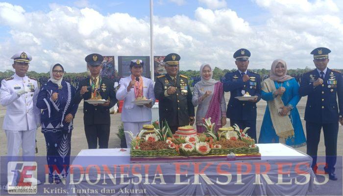 Brigjen TNI R Wahyu Sugiarto S.I.P.,M.Han Pimpin Upacara Puncak HUT TNI Ke-79 di Lanud Halu Oleo Kendari