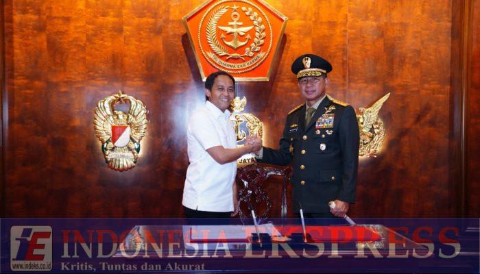 Panglima TNI Terima Kunjungan Menteri Kehutanan di Mabes TNI