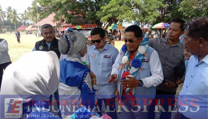 KAMPANYE DI WAKORUMBA UTARA, ASR-HUGUA YAKINKAN PETANI DAN NELAYAN