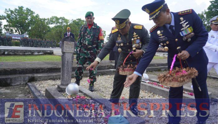 Peringati Hari Pahlawan Nasional, Danrem 143/HO Pimpin Ziarah di TMP Watubangga