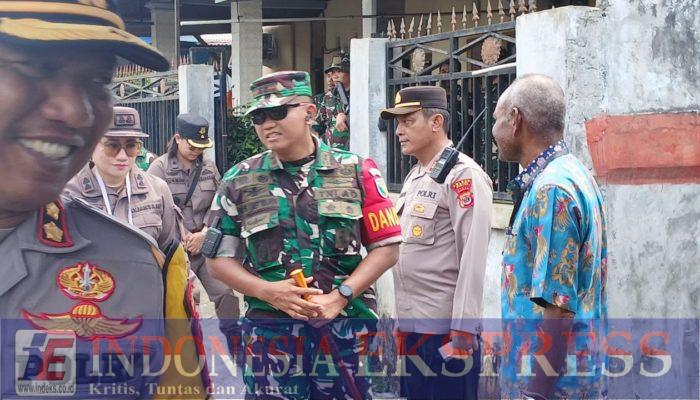 Yakinkan Dapat Berjalan Dengan Lancar Dan Aman, Dandim 1710/Mimika Dampingi Wakapolda Papua Pantau Langsung Pemungutan Suara Di TPS