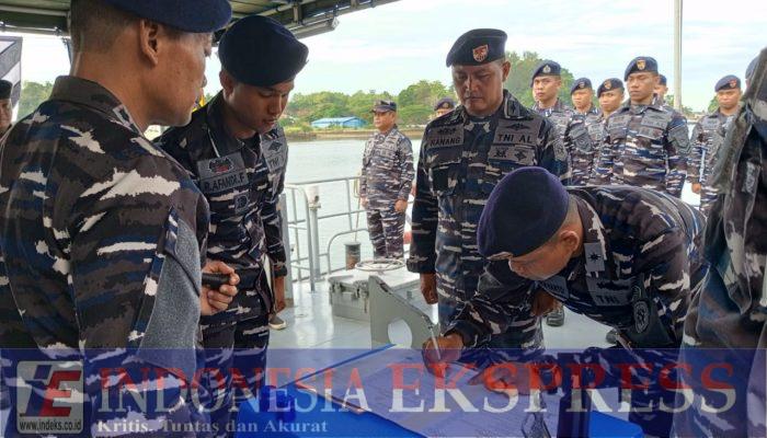 DANLANAL KENDARI PIMPIN UPACARA SERTIJAB KOMANDAN KAL PULAU LABENGKI II-6-28