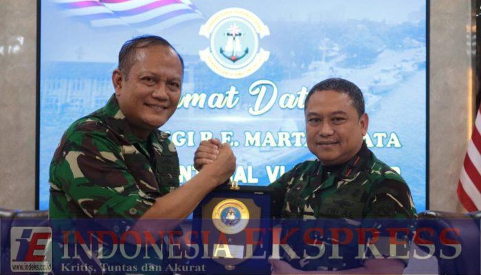 Danlantamal VI Makassar Terima Kunjungan Kaladokgi TNI AL R.E Martadinata