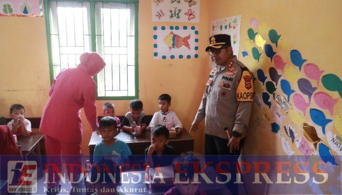 Polres Konawe Selatan Laksanakan Kegiatan Pemberian Makan dan Susu Gratis di TK Anasepu Sisoro