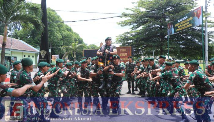 Pangdivif 2 Kostrad Kunker dan Silaturahmi dengan Prajurit Yonkes 2 dan Yonarmed 1 Kostrad