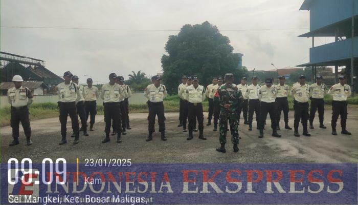 Pelda Sumardi Berikan Pelatihan Puluhan Satpam Drill Borgol Polri Seri Satu