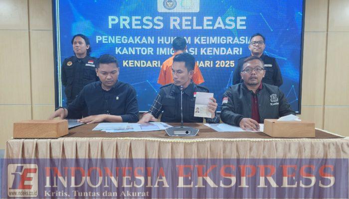 Tegas, Imigrasi Kendari Deportasi  1 WNA Asal China yang Bermasalah