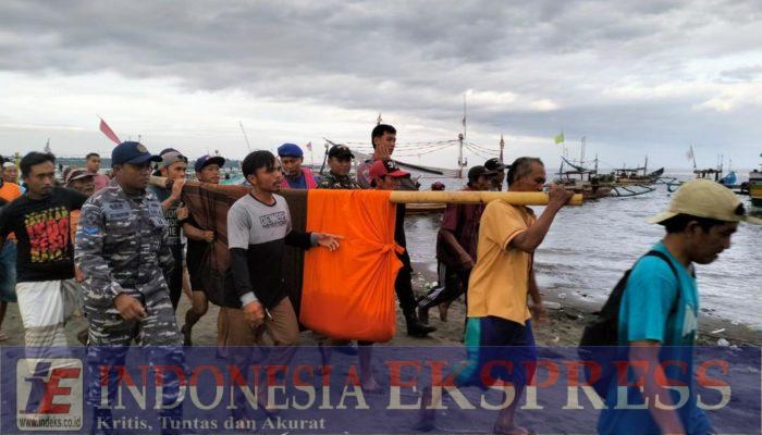 Aksi Gerak Cepat, Prajurit TNI AL Evakuasi Korban Tenggelam di Perairan Tanjung Wedi Situbondo