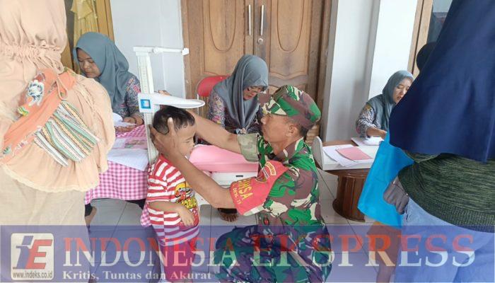 Dukung Peningkatan Kesehatan Masyarakat di Wilayah Binaan Babinsa Koramil 0816-13/Wonoayu, Sidoarjo Pelda Samuri Memimpin Kegiatan Posyandu Siklus Hidup
