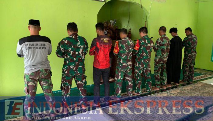 Tingkatkan Iman dan Taqwa, Personel Satgas TMMD ke-123 Kodim 0905/Balikpapan Laksanakan Shalat Berjamaah