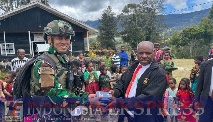 “Suara Firman dari Timur: TNI Tebar Kasih Lewat Alkitab di Tanah Papua”