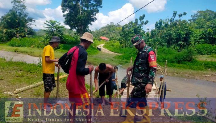 Warga Desa Amokuni Bangun Jembatan Darurat Usai Banjir Putuskan Akses Antar Dusun