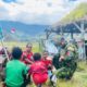Sentuhan Kemanusiaan Prajurit TNI di Pedalaman Papua: Warga Antre Tanpa Paksaan